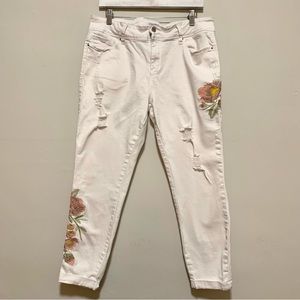 YMI Mid Rise Ankle Distressed Jeans Size 15 White